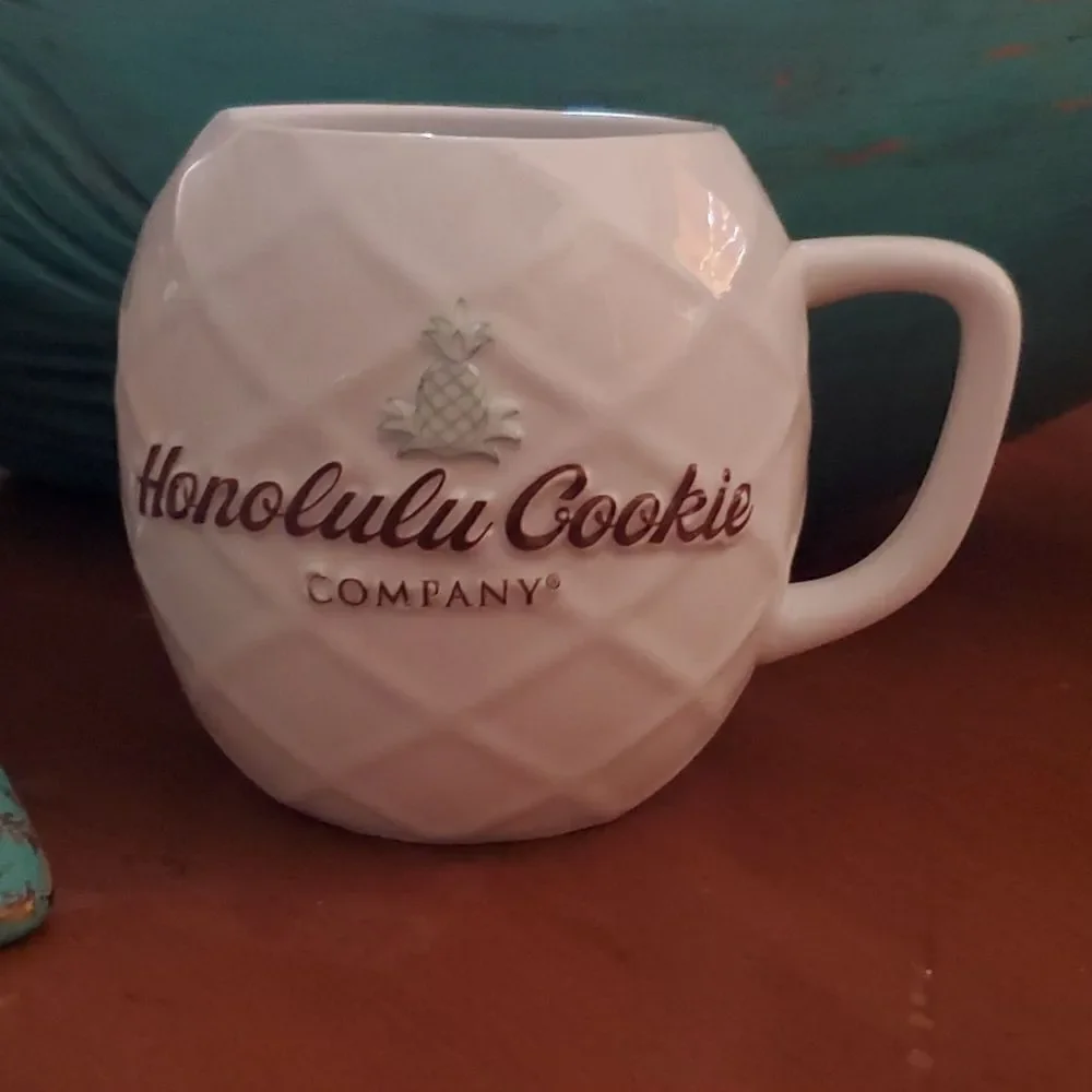 Honolulu Cookie Company Pineapple Coffee Mug Cup 16 oz.